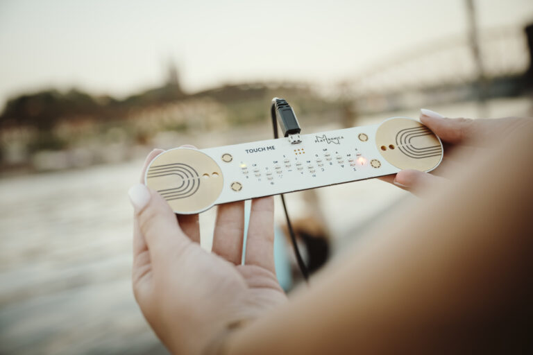 GLORCHESTRA Guerilla