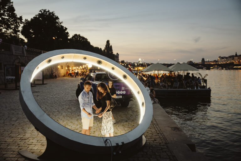 GLORCHESTRA Guerilla