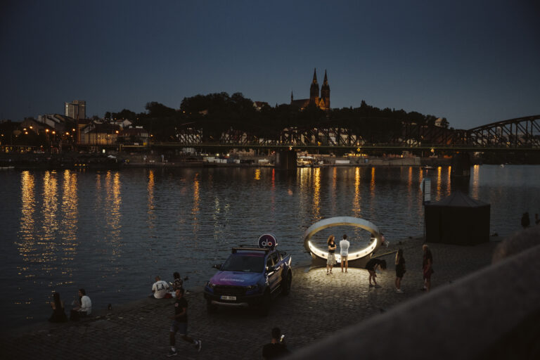 GLORCHESTRA Guerilla