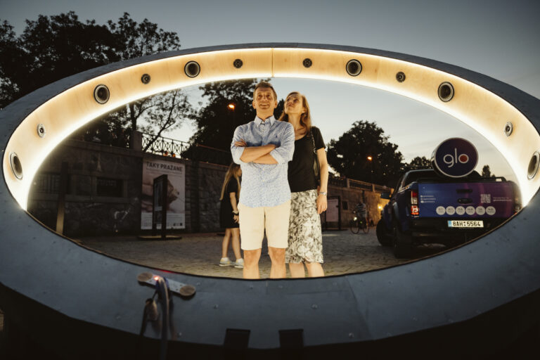 GLORCHESTRA Guerilla