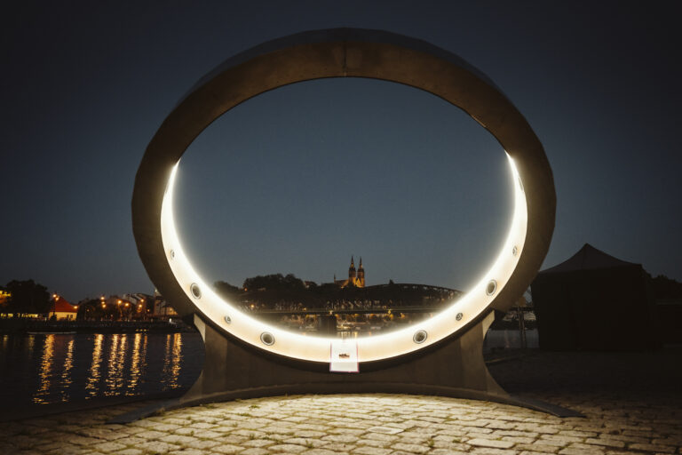 GLORCHESTRA Guerilla