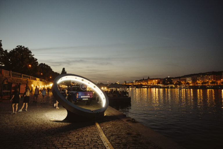 GLORCHESTRA Guerilla