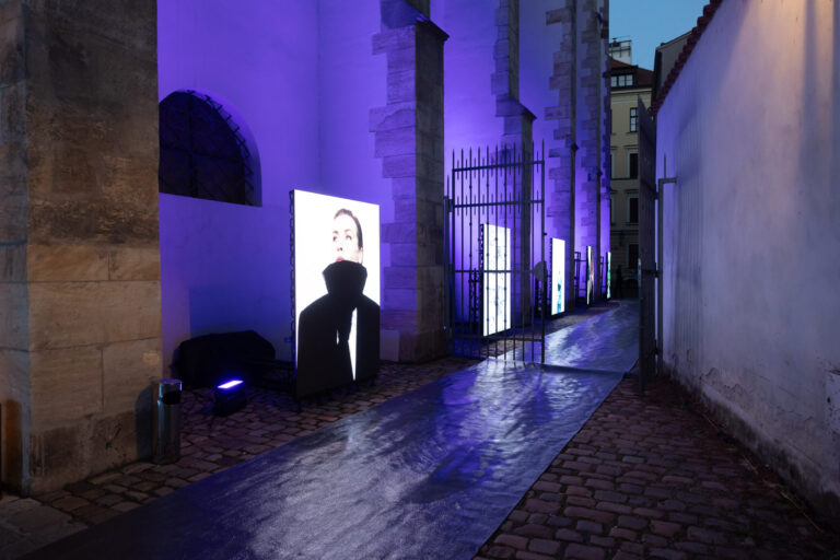 INZERCE - Harpers Bazaar Galavecer